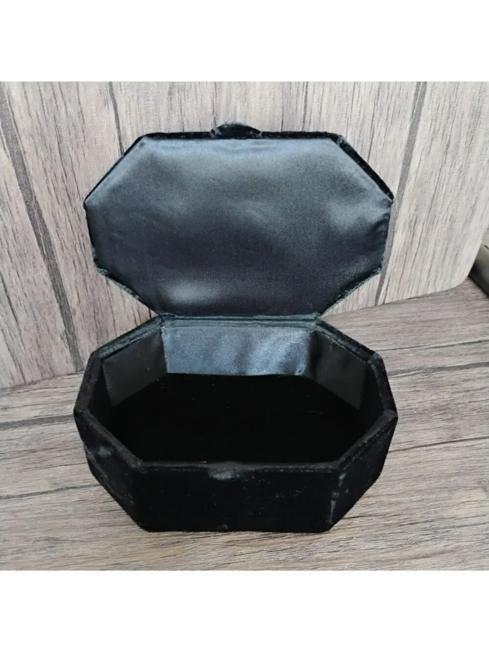 Vintage Indian Zardozi Embroidered Black Velvet Jewelry Box, 6